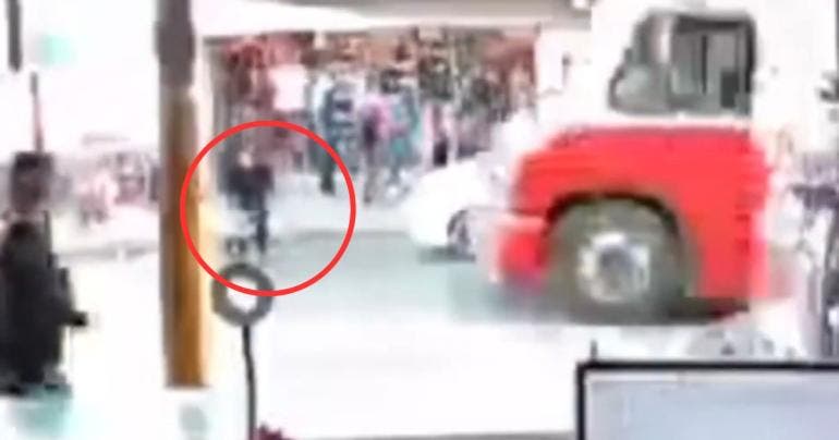 Camión embiste a niño de 2 años en Hermosillo, Sonora