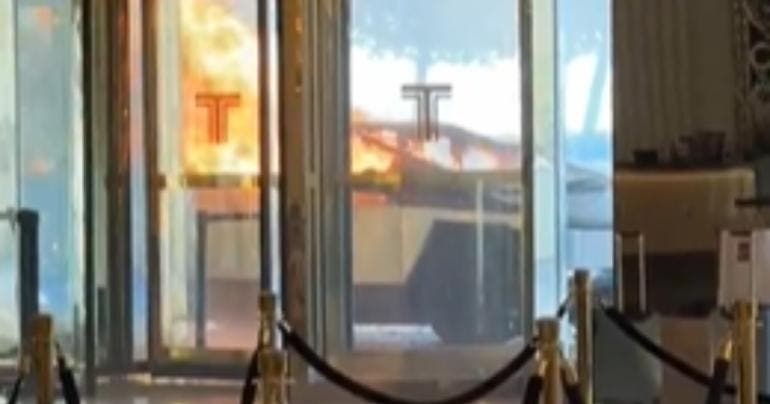 Camioneta Cybertruck de Tesla explota frente a la Trump Tower en Las Vegas