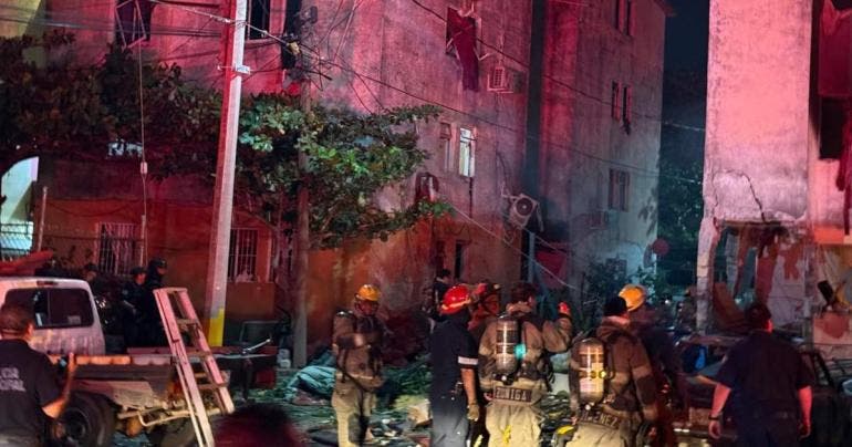 Explosión en edificio de departamentos en Michoacán deja 2 muertos