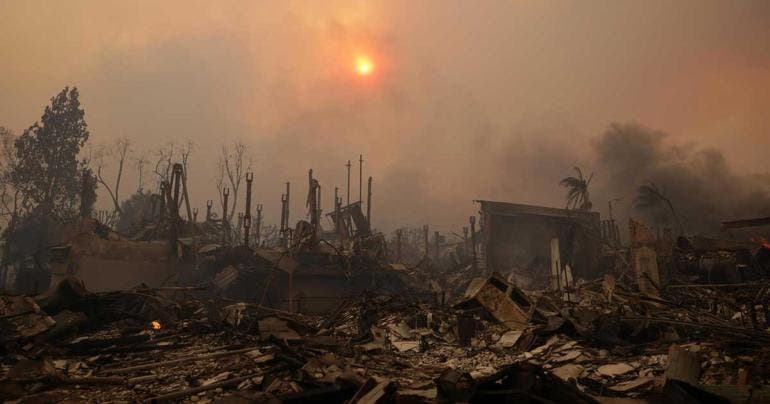 Devastación por incendios en Los Ángeles (EFE)