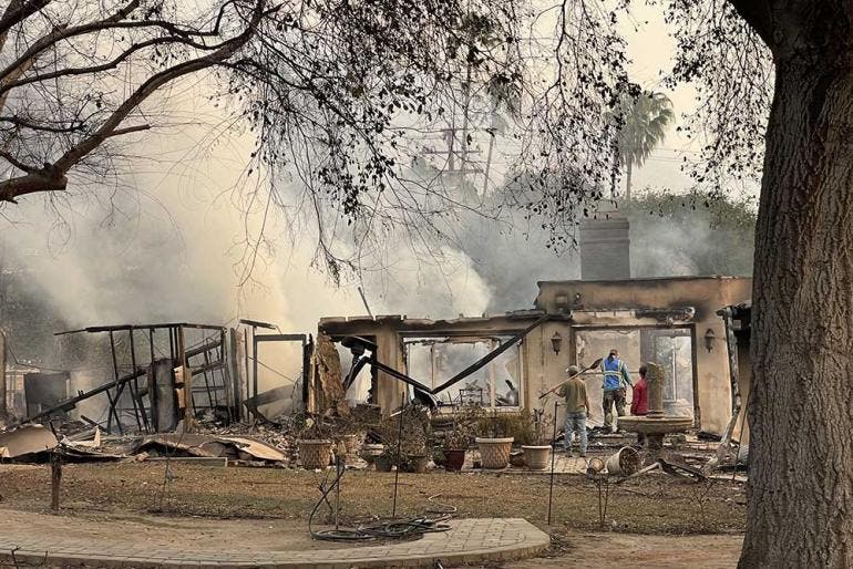 Devastación por incendios en Los Ángeles (EFE)