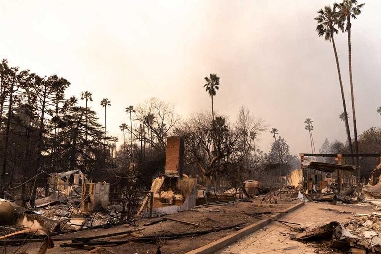 Devastación por incendios en Los Ángeles (EFE)