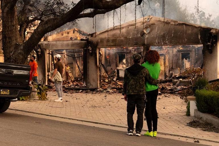Devastación por incendios en Los Ángeles (EFE)