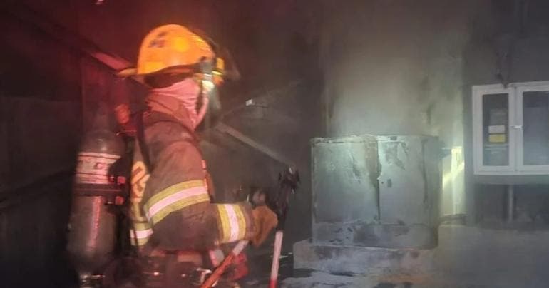 Incendio en plaza comercial de Monterrey provoca desalojo de más de 400 personas