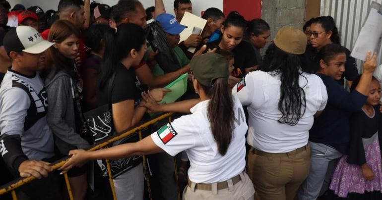 La frontera sur de México se ha convertido en un 'tapón' para migrantes: activistas
