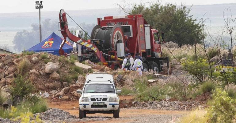 Rescate en mina irregular de Sudáfrica