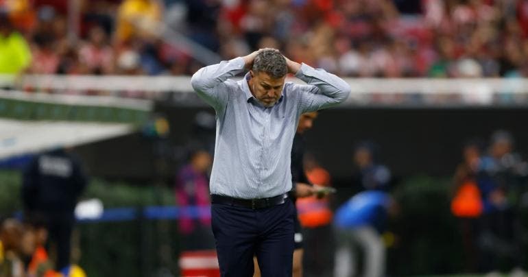 Oscar Garcia Junyent suspenden tres partidos patear James Rodriguez