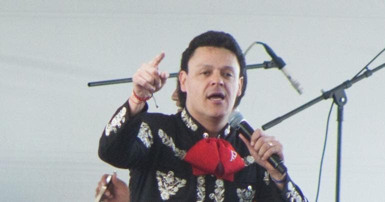 Pedro Fernandez Ave Fenix Tour