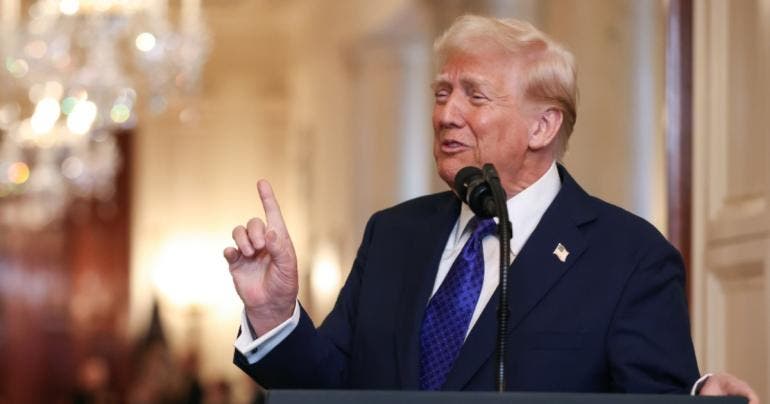 Trump prepara 30 mil camas para indocumentados en la base de Guantánamo