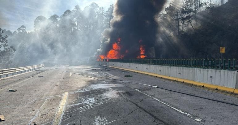 choque multiple Mexico Puebla cierran circulacion