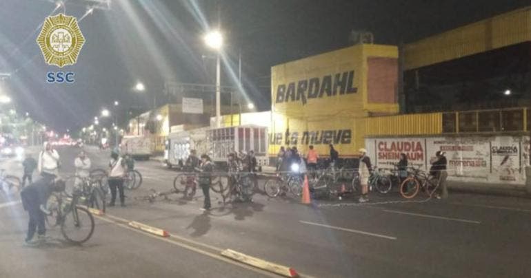 cierran avenida Iman Delfin Madrigal Pedregal de Carrasco ciclista muerto