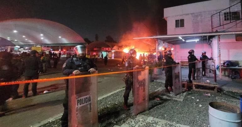 incendio Central Abasto consume cinco bodegas