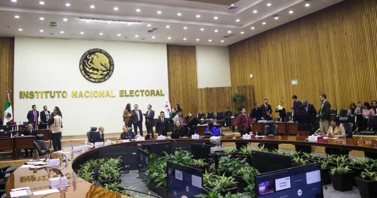 INE pide al Senado corregir errores en listados de candidatos a la elección Judicia