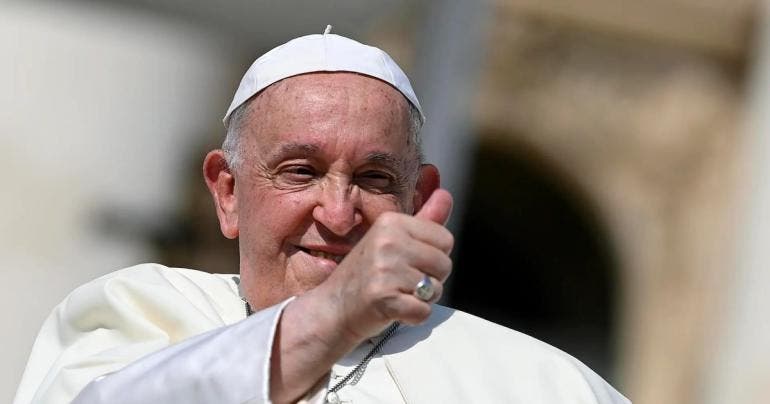 papa Francisco descanso aun necesita oxigeno