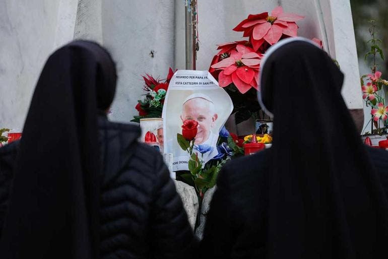 La muestras de fe y solidaridad por la salud del papa Francisco (EFE)