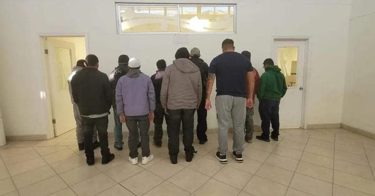 Rescatan a 10 migrantes secuestrados en Ciudad Juárez; 8 son mexicanos.