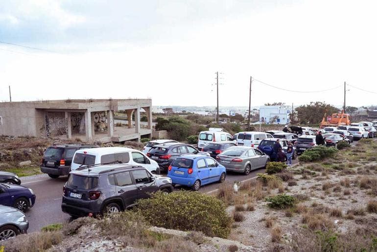 Más de mil sismos, obligan el éxodo de 9 mil griegos de la isla Santorini (EFE)