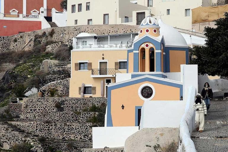 Más de mil sismos, obligan el éxodo de 9 mil griegos de la isla Santorini (EFE)