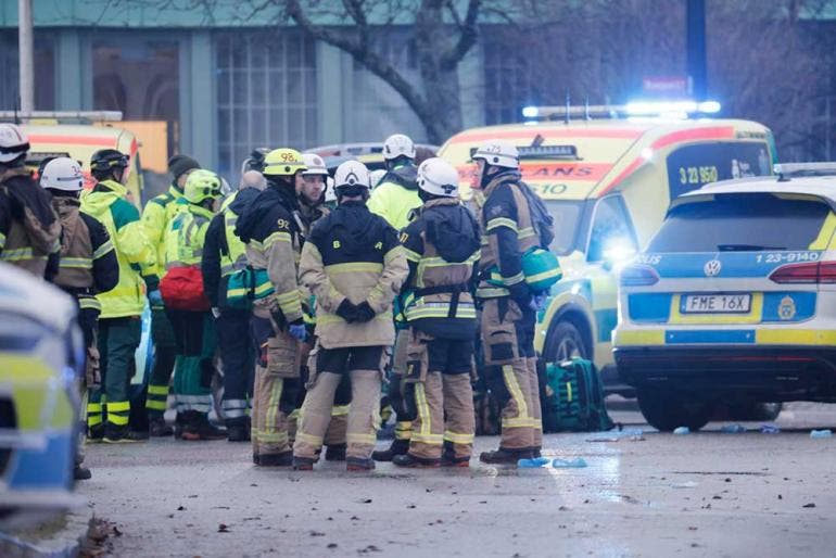 Confirma policía sueca al menos 10 muertos por tiroteo en escuela para adultos