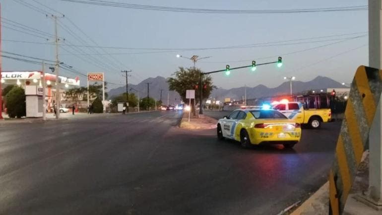 Asesinan a policía en Monterrey y roban su patrulla; uno de los agresores es abatido