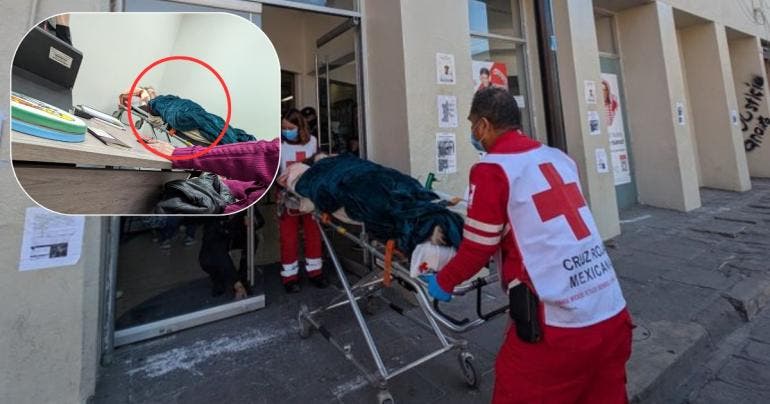 FOTOS Banco obliga a abuelita a ir en ambulancia a sucursal en San Luis Potosí