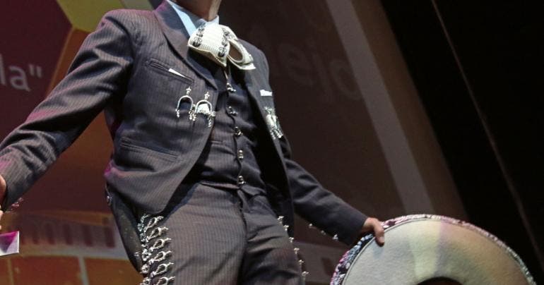 Santa Martha Acatitla detienen hombre charro pistola