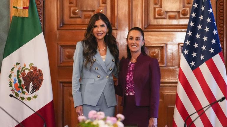 Sheinbaum se reúne en Palacio Nacional con Kristi Noem, secretaria de Seguridad de EU
