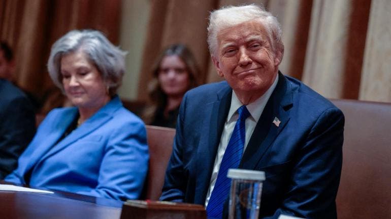 Trump destaca mejoras de México y Canadá tras amenaza de aranceles