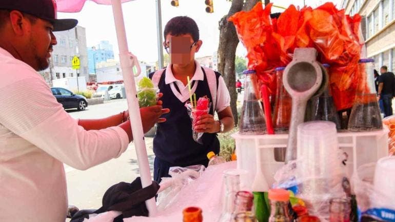 Estos son todos los alimentos chatarra prohibidos en las escuelas