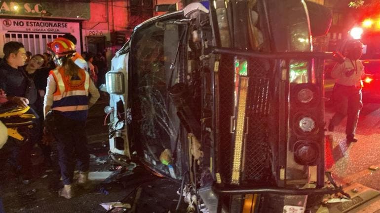 choque multiple Doctores paramedico muerto