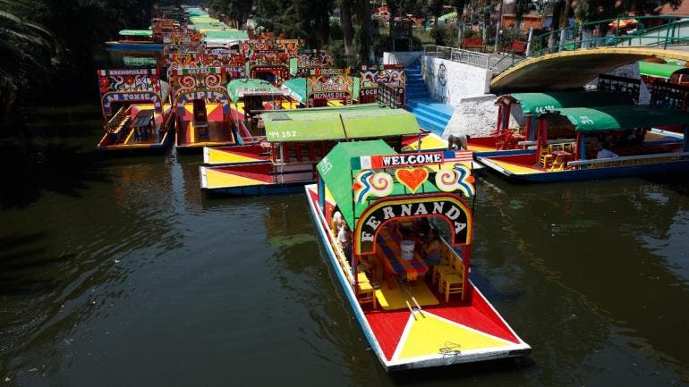 GCDMX no da dinero Canoa Alegorica Flor mas bella ejido Xochimilco