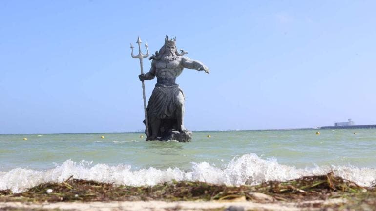Mujer de la tercera edad se ahoga cerca de la estatua de Poseidón en Yucatán