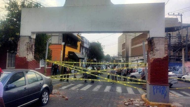 separan tres funcionarios danan arco Barrio de Loreto