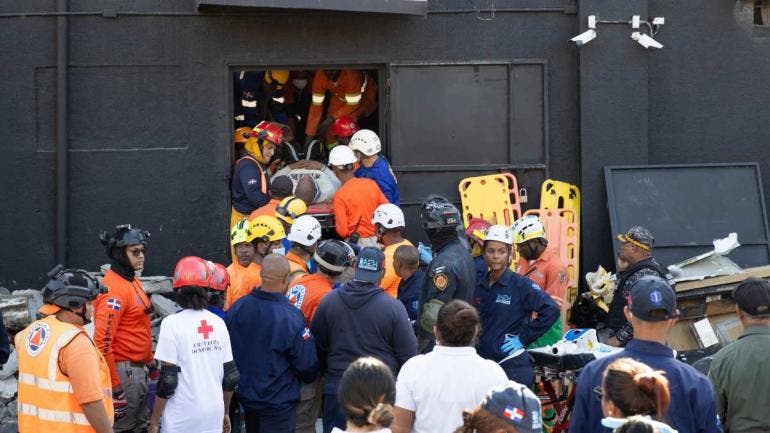 Sube a 27 el número de muertos tras colapso del techo en discoteca de República Dominicana