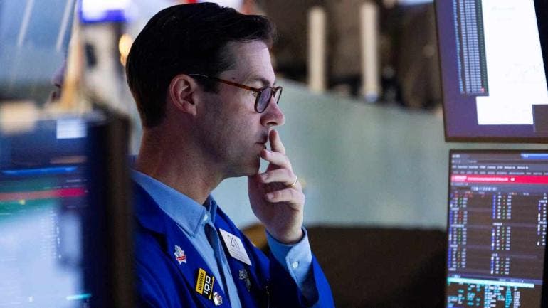 Wall Street abre con fuertes caídas tras aranceles globales de Trump