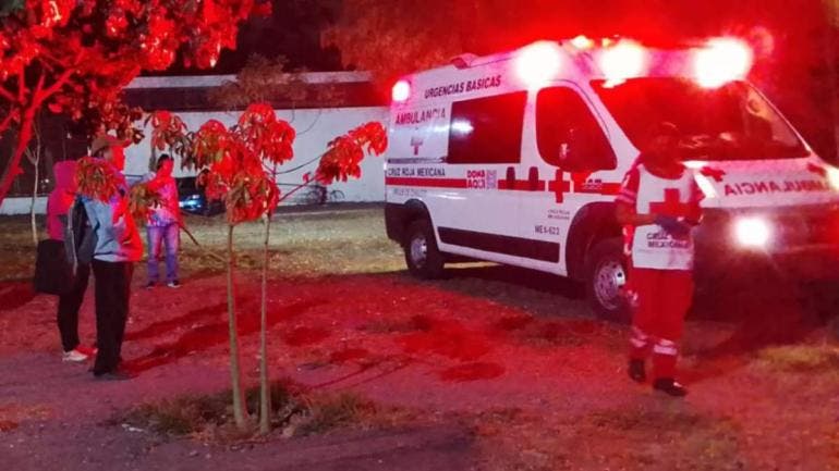 Al menos 13 personas resultan intoxicadas en alberca municipal de Valle de Chalco