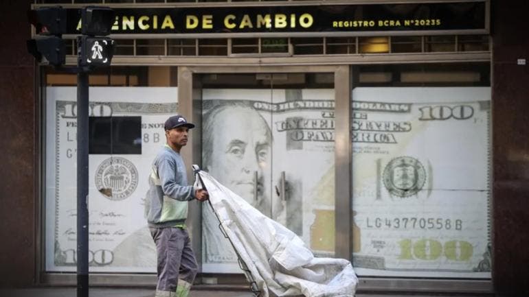 Argentina se prepara usar dolares