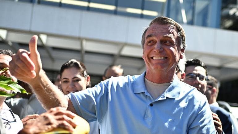 Bolsonaro sale hospital tres semanas ingresado