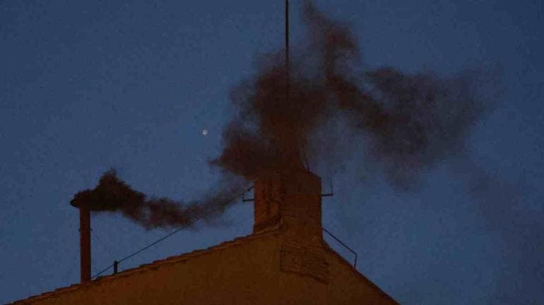Fumata negra: no hay papa tras la primera votación del cónclave