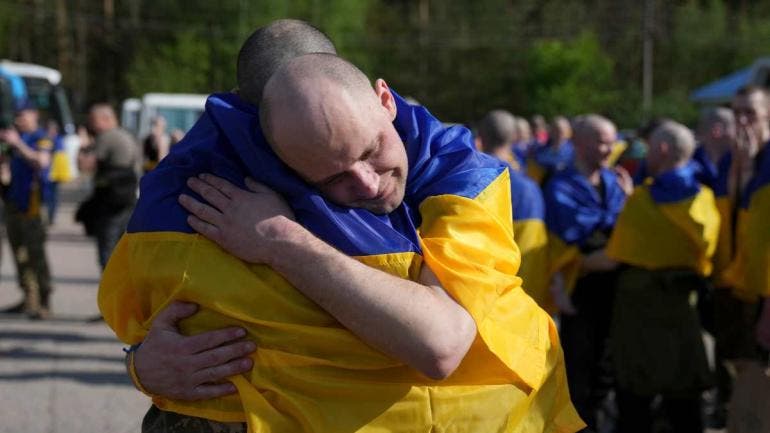 Rusia y Ucrania intercambian primeros 390 prisioneros de los mil acordados