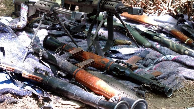 caen tres personas arsenal armas Monterrey