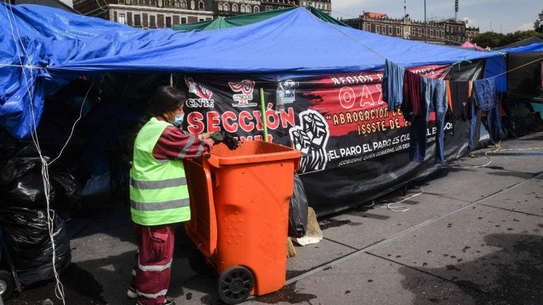 CNTE mantiene planton Zocalo CDMX