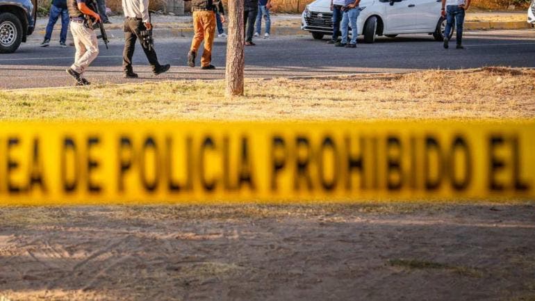 Hallan dos cuerpos colgados en puente de Ciudad Juárez