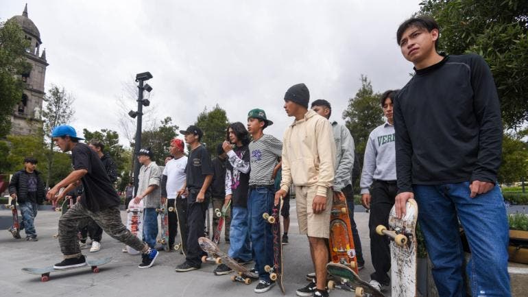 Iglesia catolica admite fallas busca acercarse jovenes