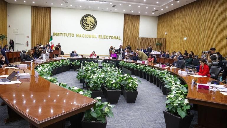 INE avala tres magistraturas pese acoso sexual deudor alimentario