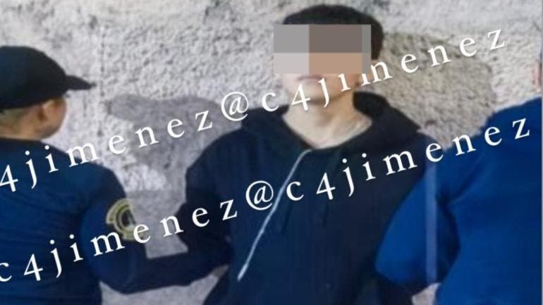 mujer apunala guardia Plaza Antara