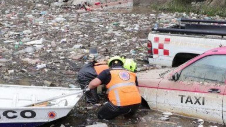 Presa Mixcoac arrastra 4 autos
