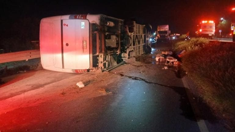 vuelca autobus Montemorelos-Hualahuises 11 muertos