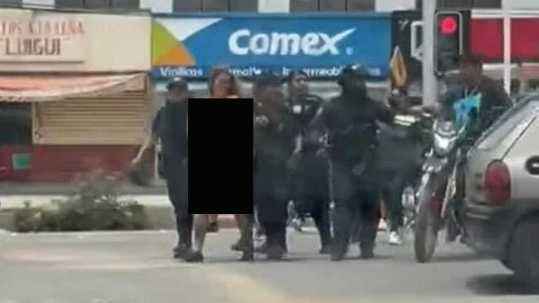 Abren investigación contra policías que exhibieron a mujer desnuda por calles de Oaxaca