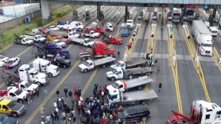 Caos por bloqueo de transportistas en la México-Querétaro y la México-Pachuca